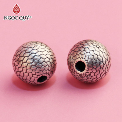 Charm bạc xỏ ngang vảy rồng - Ngọc Quý Gemstones