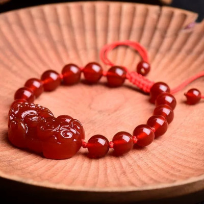 Vòng tay phong thủy đá thạch anh đỏ tỳ hưu kết dây thủ công hút Tài Lộc May Mắn