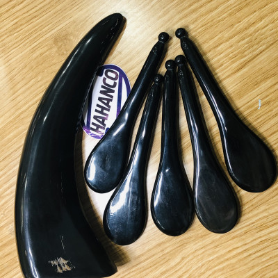 Cây massage mặt bằng sừng đen dày thần thánh (MH844) đánh bay vết nhăn da mặt mà không cần sử dụng bất kì loại kem dưỡng nào