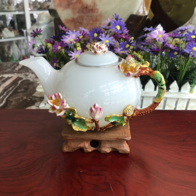 Bộ ấm trà chạm hoa sen đá bạch ngọc