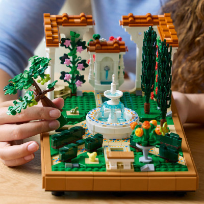 Đồ Chơi Lắp Ráp Khu Vườn Tây Ban Nha LEGO ADUTLS 10359 (1302 chi tiết)