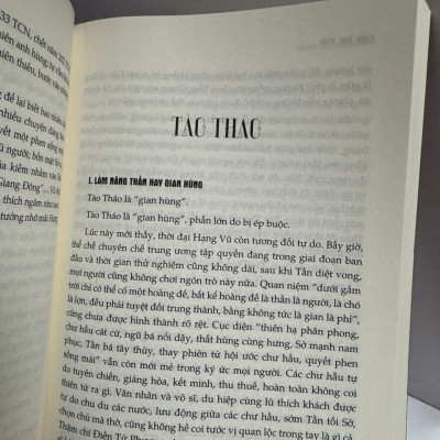 (Tái bản 2024) LUẬN ANH HÙNG - Dịch Trung Thiên - Vũ Ngọc Quỳnh dịch - Quảng Văn - NXB Dân trí