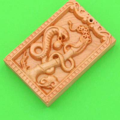 Mặt gỗ ngọc am - 12 con giáp - khắc hình tuổi Tỵ