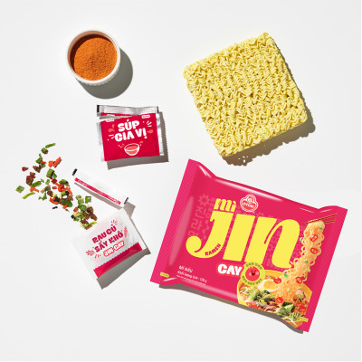 Lốc 5 gói mì Jin Cay Otoki hương vị chuẩn Hàn, vị cay bùng nổ (120gx5)