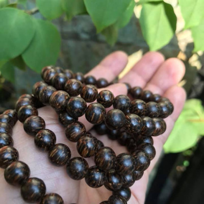 Vòng TAY NỮ GỖ TRẦM HƯƠNG  SIZE VÒNG NỮ 8MM đẹp  CHẤT LIỆU GỖ TRẦM CÓ MÙI THƠM NHẸ NHẸ Ạ