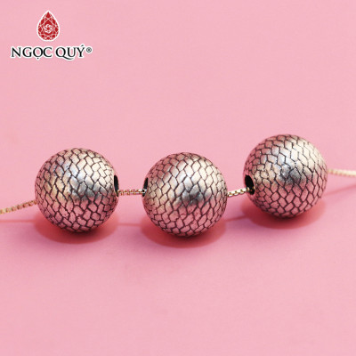 Charm bạc xỏ ngang vảy rồng - Ngọc Quý Gemstones