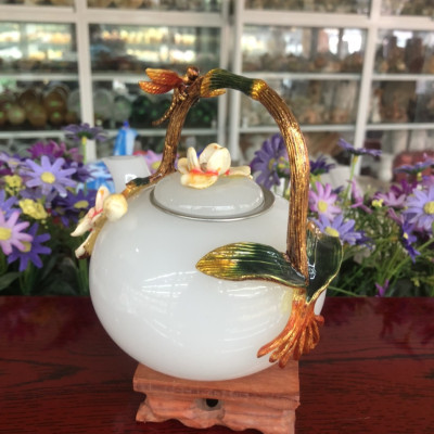 Bộ ấm trà chạm hoa và con chuồn chuồn với quai xách đá bạch ngọc