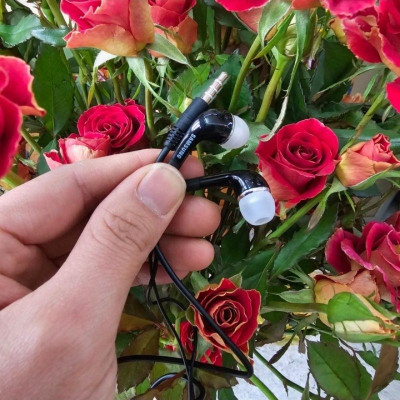 Tai Nghe A70 Zin chính hãng_phù hợp cho dòng máy jack 3.5 âm bao hay có mic thoại cực  trong