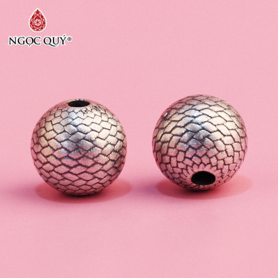 Charm bạc xỏ ngang vảy rồng - Ngọc Quý Gemstones