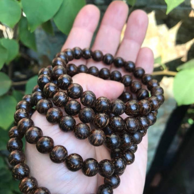 Vòng TAY NỮ GỖ TRẦM HƯƠNG  SIZE VÒNG NỮ 8MM đẹp  CHẤT LIỆU GỖ TRẦM CÓ MÙI THƠM NHẸ NHẸ Ạ