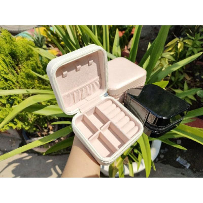 Hộp đựng trang sức mini bằng da