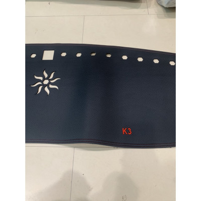 Thảm Taplo Xe K3 2021- 2022-2023 Da PU Vân Carbon , 3 Lớp Chống Trượt Cao Cấp