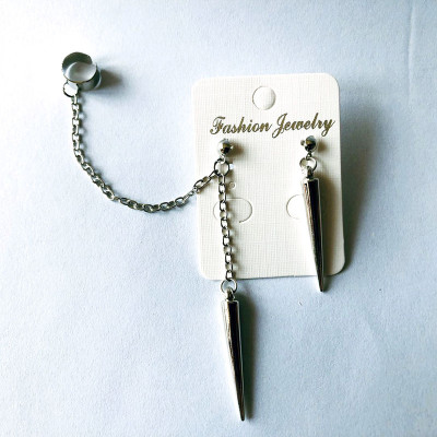 Đôi bông tai dáng dây chuyền mặt đinh nhọn độc lạ phóng khoáng