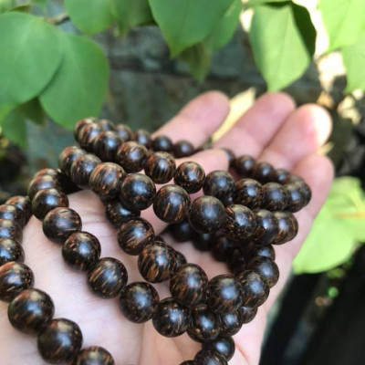 Vòng TAY NỮ GỖ TRẦM HƯƠNG  SIZE VÒNG NỮ 8MM đẹp  CHẤT LIỆU GỖ TRẦM CÓ MÙI THƠM NHẸ NHẸ Ạ