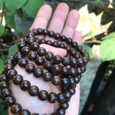 Vòng TAY NỮ GỖ TRẦM HƯƠNG  SIZE VÒNG NỮ 8MM đẹp  CHẤT LIỆU GỖ TRẦM CÓ MÙI THƠM NHẸ NHẸ Ạ