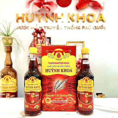 Đặc Sản Kiên Giang - Nước mắm truyền thống Phú Quốc - Huỳnh Khoa 45 độ đạm (Hộp 2 chai 520ml)