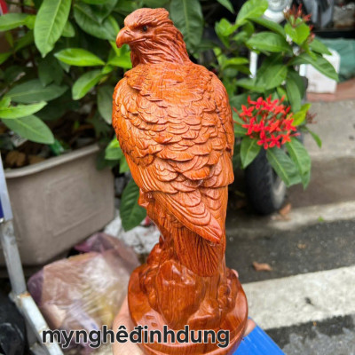 Tượng chim đại bàng phong thủy cầu tài lộc bằng gỗ hương đá cao 30x12cm