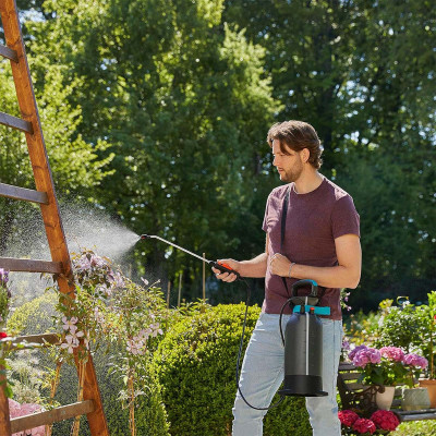 Bình tưới cây áp suất 5L Gardena 11130-20