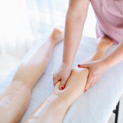Dịch vụ massage body thư giãn với đá nóng