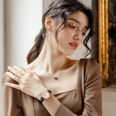 Đồng Hồ Nữ I&W Carnival 556L Chính Hãng BH 24T Chịu Nước 30m Kính Chống Xước Dây Da Cao Cấp ( Máy Quartz)