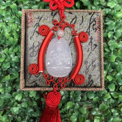 Treo Ô Tô Phật Như Lai Đại Nhật Mã Não Trắng tuổi Mùi, Thân