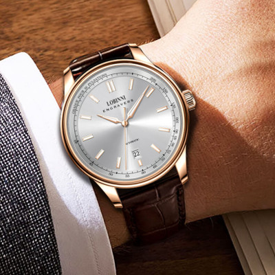 Đồng hồ nam chính hãng Lobinni L18026-1 ,Kính sapphire nguyên khối ,chống xước,chống nước 50m,mặt đen vỏ vàng hồng dây da đen(nâu) xịn, thép không gỉ 316L,Đồng hồ cơ (Automatic) bảo hành 24 tháng, hàng mới 100%,thiết kế đơn giản trẻ trung và sang trọng