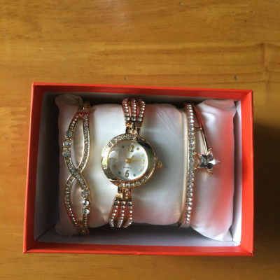 Combo hộp   3 món  đeo tay  xinh xắn  phong cách thanh lịch thời trang  sang trọng quý phái cho nữ