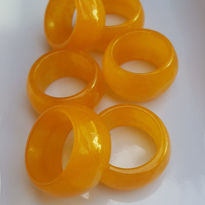 Nhẫn Nam bản hẹ ni 18mm x cao 12mm x dầy 3mm Chất liệu đá mã não vàng anh bóng đẹp Nhẫn lọt lòng 18mm hợp nam mệnh thổ, mệnh Kim, mệnh Thủy đeo đẹp ạ