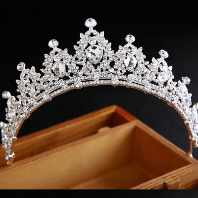 Combo vương miện đính đá cô dâu và lúp voan cài tóc trắng tinh khôi