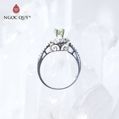 Nhẫn bạc nữ đá Peridot mệnh hỏa, mộc - Ngọc Quý Gemstones