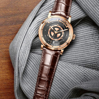 Đồng hồ nam Lobinni L18081-2 Chính hãng ,Kính sapphire nguyên khối ,chống xước,chống nước 50m,mặt đen vỏ vàng hồng dây da nâu xịn, thép không gỉ 316L,Đồng hồ cơ (Automatic) bảo hành 24 tháng, hàng mới 100%,thiết kế đơn giản và sang trọng