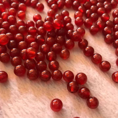 1 BỘ GỒM 2 HẠT RỜI ĐÁ MÃ NÃO ĐỎ LÀM TRANG SỨC SIZE HẠT 8MM - 2 HẠT  NỮ MỆNH HỎA THỔ VỀ BỌC LÀM TRANG SỨC ĐEO Ạ