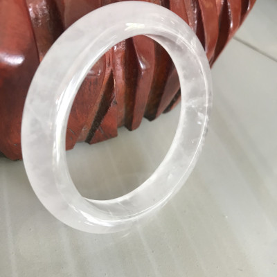Vòng Thạch Anh Trắng Tự Nhiên Bản Hẹ Mới đẹp Ni 55mm Cao 12mm Dầy 9mm Màu trắng trong bóng đẹp Nữ mệnh Kim mệnh Thủy tay vừa đeo 50kg - 55 kg ạ