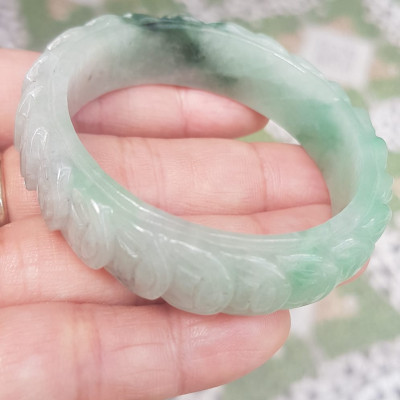 Vòng tay đá ngọc Cẩm Thạch dãy Đồng Tiền Tự nhiên Size 48mm x cao 13mm x dầy 7mm Màu trắng bóng ngọc ngà điểm xanh nhẹ đẹp may mắn tài lộc Nữ mệnh kim mệnh thủy tay nhỏ 35kg - 48kg đeo ạ