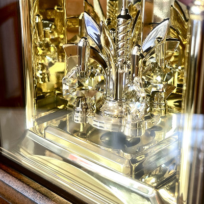 Đồng hồ Để bàn Rhythm CRH240NR06 Kt 22.6 x 31.7 x 12.4cm, Vỏ gỗ. Dùng Pin.