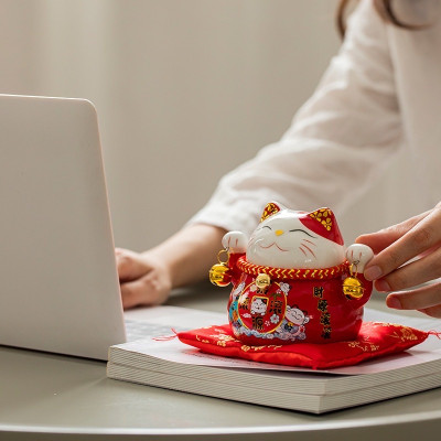 Mèo thần tài may mắn ,mèo lục lạc thu hút tài lộc có khe để tiền , kèm đệm cao để bàn hoặc làm quà tặng , trang trí bàn làm việc rất đẹp và ý nghĩa 