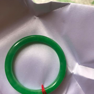 VÒNG TAY ĐÁ CẨM THẠCH LÝ XANH SIZE 52MM NỮ MẠNG MỘC HỎA CÂN NẶNG 50KG - 57KG Ạ