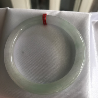 Vòng tay nữ đá Cẩm Thạch tự nhiên mới Tr Lý T Sao 48mm x chột 7mm màu trắng bóng xanh lý nhẹ đều hợp nữ tay nhỏ mệnh Kim Thủy 35kg - 48kg đeo đẹp xinh tay may mắn tốt cho công việc quà tặng nữ ý nghĩa ạ