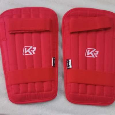 Đôi bảo vệ ống đồng KS533, bên trong lót EVA cực êm và chuyên dùng để bảo vệ chân khi tập luyện, thi đấu võ thuật.