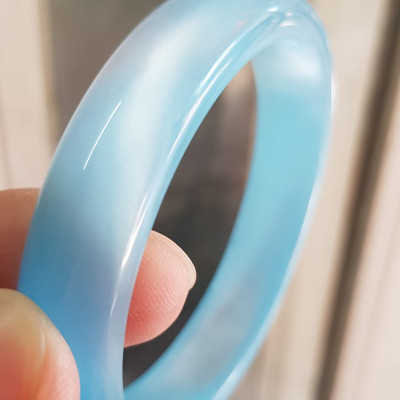 Vòng tay nữ đá mắt mèo Xanh dương nhẹ bản hẹ mới Ni 53mm x cao 12mm x dầy 6,5mm Nữ 49kg - 54kg đeo Vòng màu xanh dương nhẹ xinh tươi đẹp rẻ lắm chuẩn hợp nữ mệnh thuỷ mệnh mộc ạ