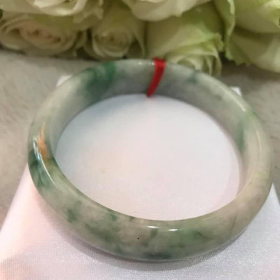 VÒNG NAM ĐÁ CẨM THẠCH TỰ NHIÊN BẢN HẸ LÝ A SỊN 61MM CAO 13,9MM MÀU TRẮNG TRONG XANH LÁ VÂN NAM 70KG TỚI 85KG