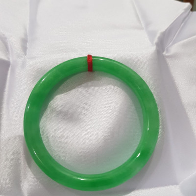 Vòng cẩm thạch Đ Lý 52mm x dầy 7,8mm Vòng màu xanh lá tươi Nữ mệnh Mộc mệnh Hỏa 52kg - 56kg đeo ạ