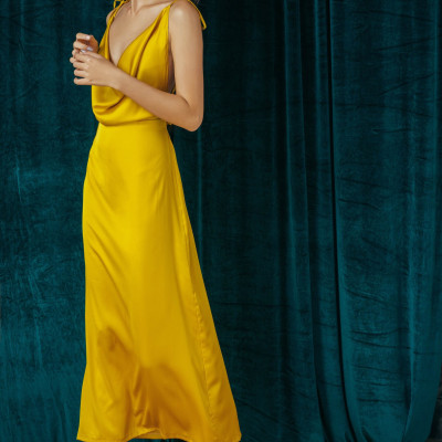 Váy cổ đổ Emwear