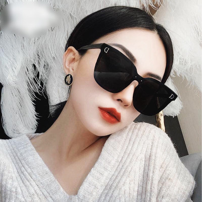 Kính râm thời trang nam nữ , kính râm gọng vuông cổ điển chống tia cực tím phong cách Hàn Quốc , hiện đại kèm hộp đựng sang trọng 