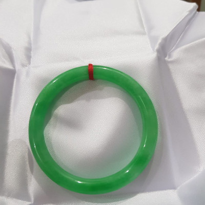 Vòng cẩm thạch Đ Lý 52mm x dầy 7,8mm Vòng màu xanh lá tươi Nữ mệnh Mộc mệnh Hỏa 52kg - 56kg đeo ạ