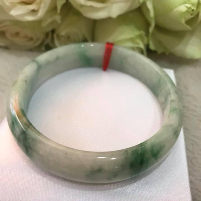 VÒNG NAM ĐÁ CẨM THẠCH TỰ NHIÊN BẢN HẸ LÝ A SỊN 61MM CAO 13,9MM MÀU TRẮNG TRONG XANH LÁ VÂN NAM 70KG TỚI 85KG