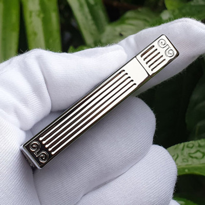 Vỏ Hột Quẹt Bật Lửa Upon Hoa Văn Kẻ Dọc DX04T Màu Bạc - Dùng Xăng Bấc Đá Cao Cấp