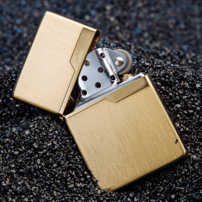 Vỏ Hột Quẹt Bật Lửa Hộp Quẹt Xăng Đá Zorro Z91328 Họa Tiết Xước Mịn - Giao Màu Ngẫu Nhiên