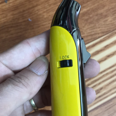 Vỏ Hột Quẹt Bật Lửa Gas  COB-988 Khò 1 Tia Mạnh Mẽ Kèm Đục Tiện Lợi - Màu Vàng (KHÔNG SẴN GAS)