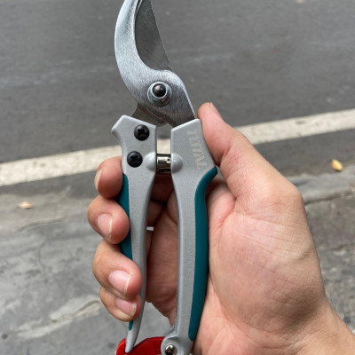 KÉO CẮT TỈA 205MM ĐỆM NHỰA TPR TOTAL THTP62082 - HÀNG CHÍNH HÃNG